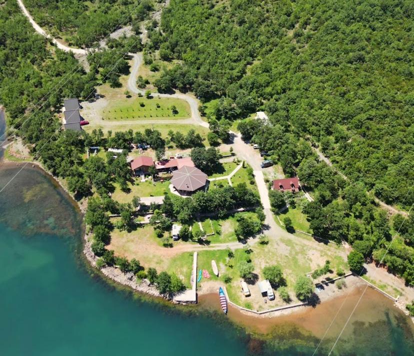 Agora Farmhouse Koman Zewnętrze zdjęcie